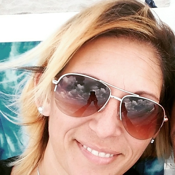 Meet your Posher, Shannon - Picture 2 of 8